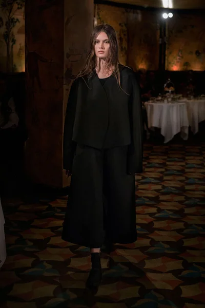 Look 11